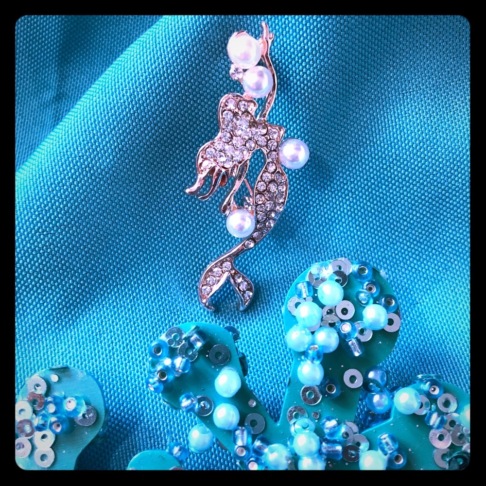 Mermaid Pearl brooch
